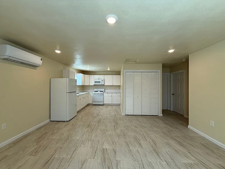 1215 Mira Flores Dr — Photo 8