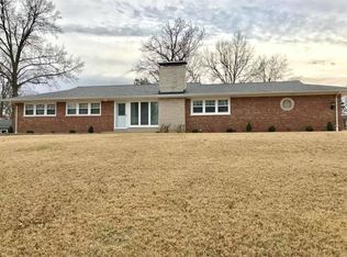 9801 Barrington Dr, Saint Louis, MO