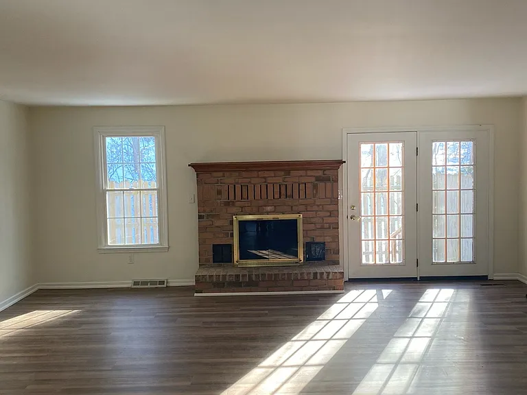 169 Williamsburg Ct — Photo 5