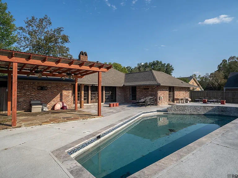 3736 Sessions Dr — Photo 30