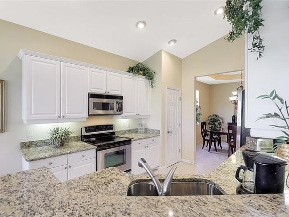 5th image of 10442 Autumn Breeze Dr APT 202