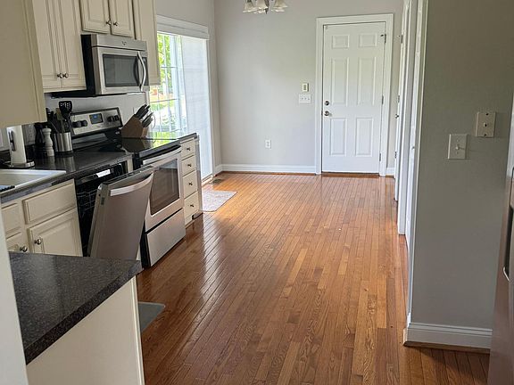 3rd image of 1218 Brook Cir