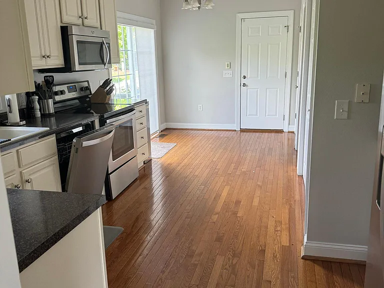1218 Brook Cir — Photo 3