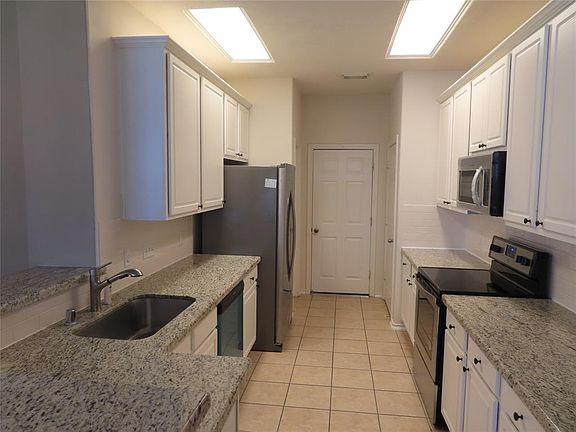 4th image of 25270 Finchgrove Ln