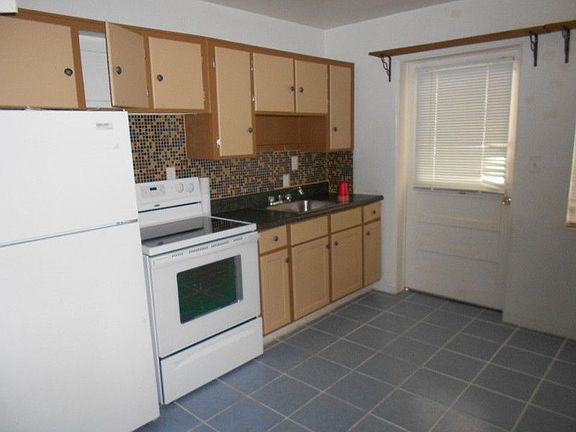 4th image of 950 Gardenia Dr