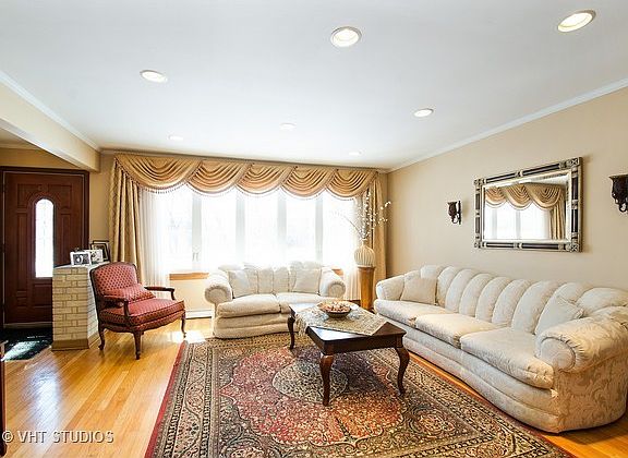 2nd image of 4322 Dempster St