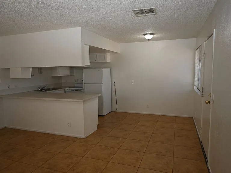 302 Eastminister Ct #A — Photo 24