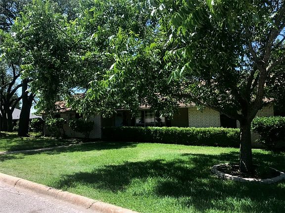 3rd image of 1301 Wofford Dr