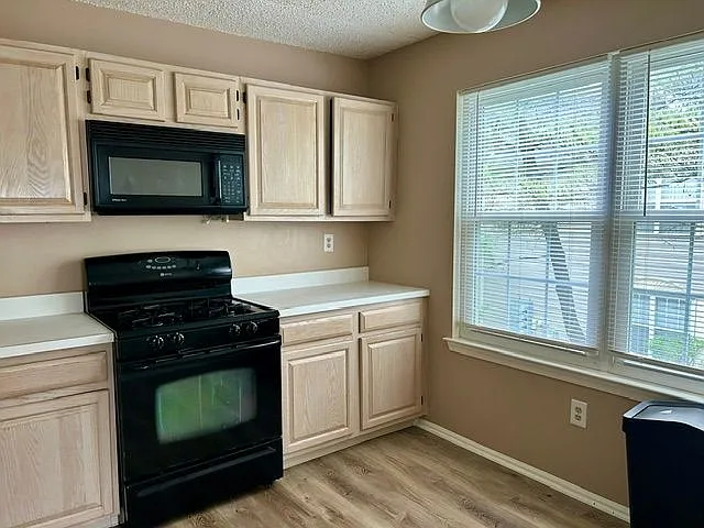 63 Gregory Ln — Photo 5