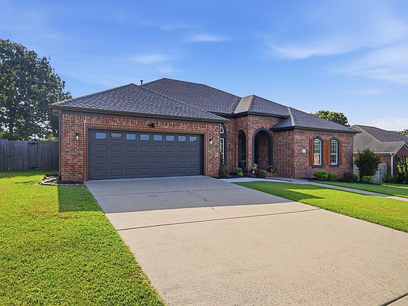 3rd image of 1724 Oakbrook Dr