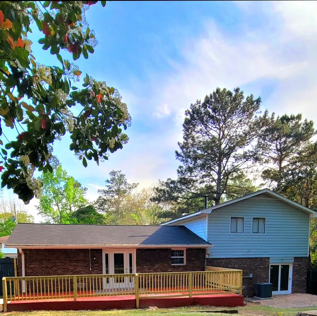 3 bed, 2.5 bath, 1936 sqft, $2,150 — Photo 2