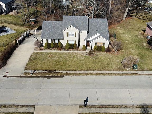 4th image of 1916 Greenbrier Dr