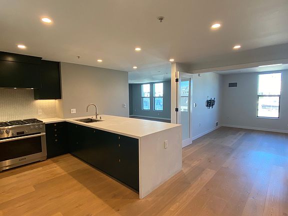 2nd image of 601 Alabama St Unit 401