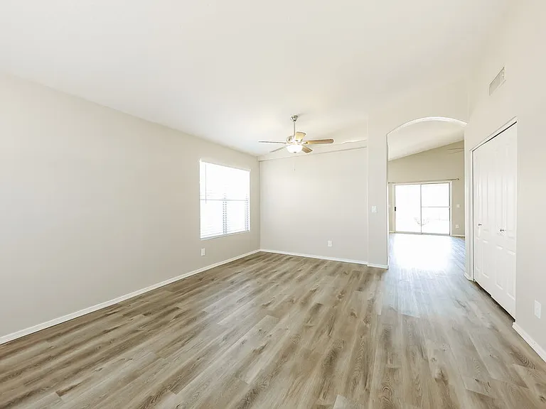 9847 W Irma Ln — Photo 3