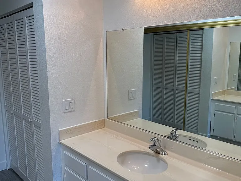 Reed and Brooke Apartments — Photo 36