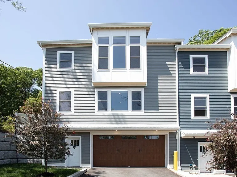 259 Lake Ave N #A — Photo 2
