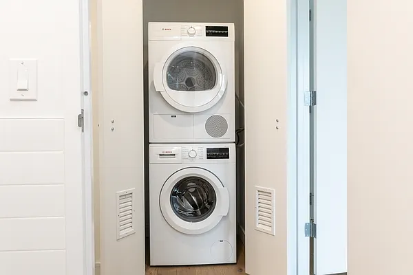 Rented by Stonehenge NYC LLC | media 11