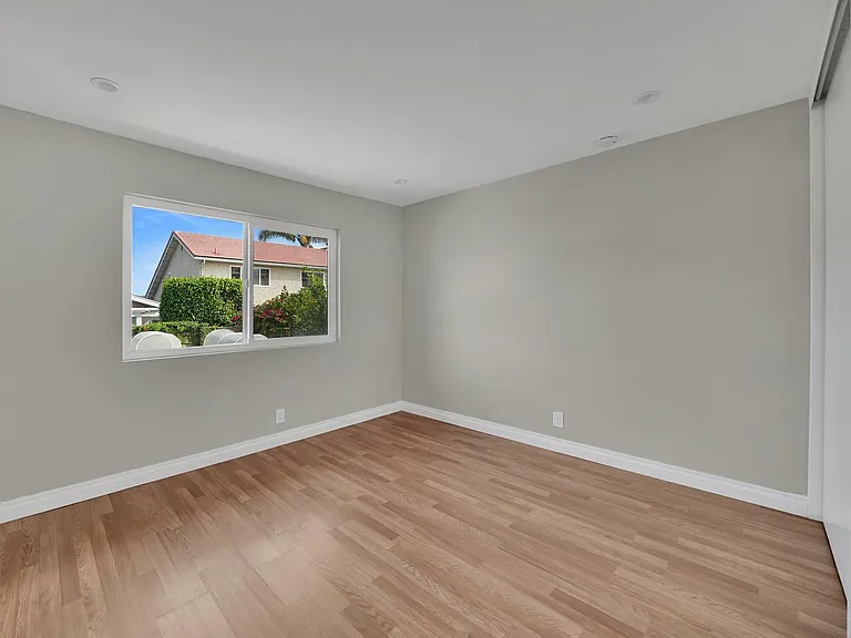 6781 Glen Dr — Photo 18