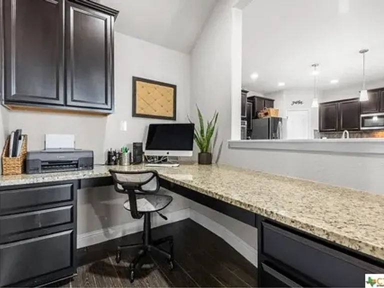 807 Old World Dr — Photo 25
