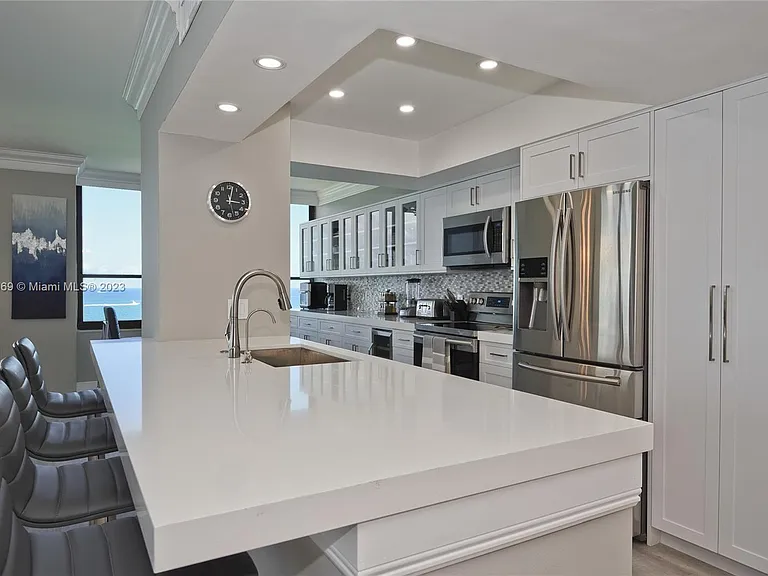 3505 S Ocean Dr #Penthouse 12 — Photo 3
