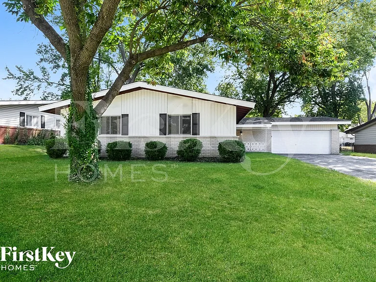 440 Durwood Dr — Photo 1