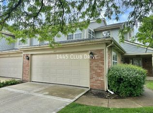1445 Club Dr, Glendale Heights, IL