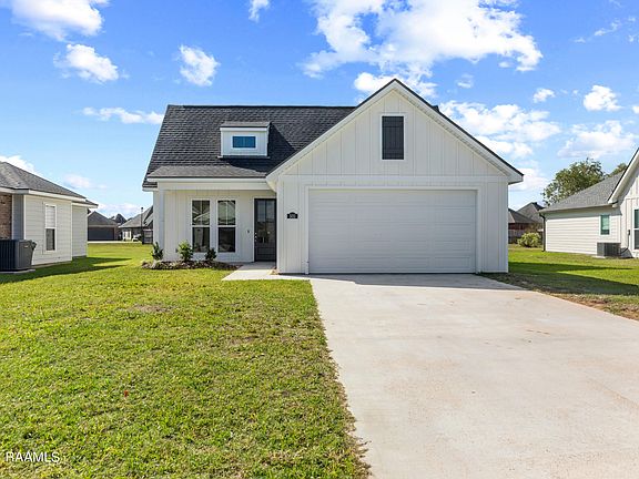 3rd image of 505 Adelaide Dr