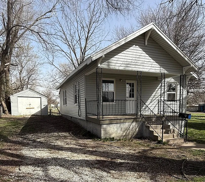 1017 W Locust St