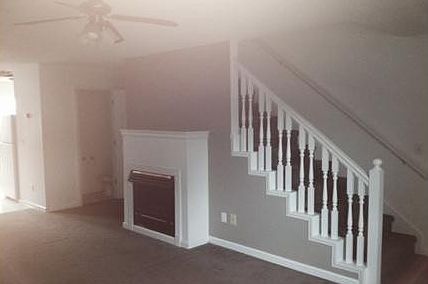 3rd image of 2305 Greenwood Dr #10
