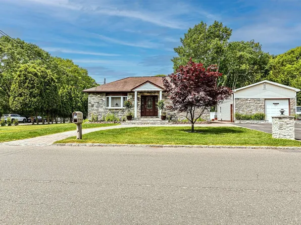 162 N Titmus Drive, Mastic, NY 11950