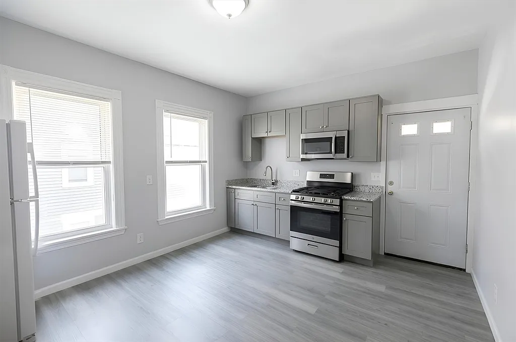 5 bed, 1.0 bath, 1500 sqft, $3,700 — Photo 1