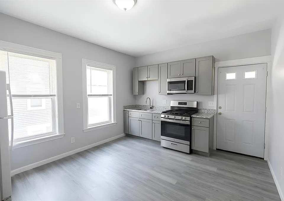 22 Downer Ave #2
