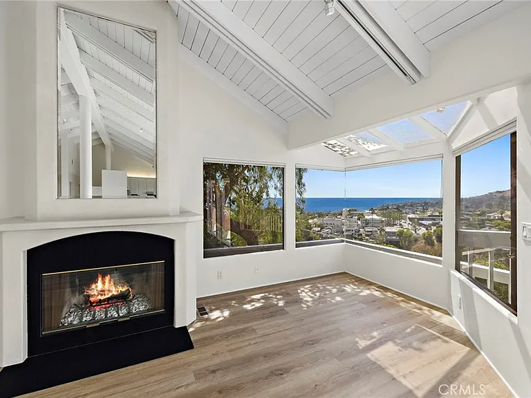 665 Temple Hills Dr — Photo 3