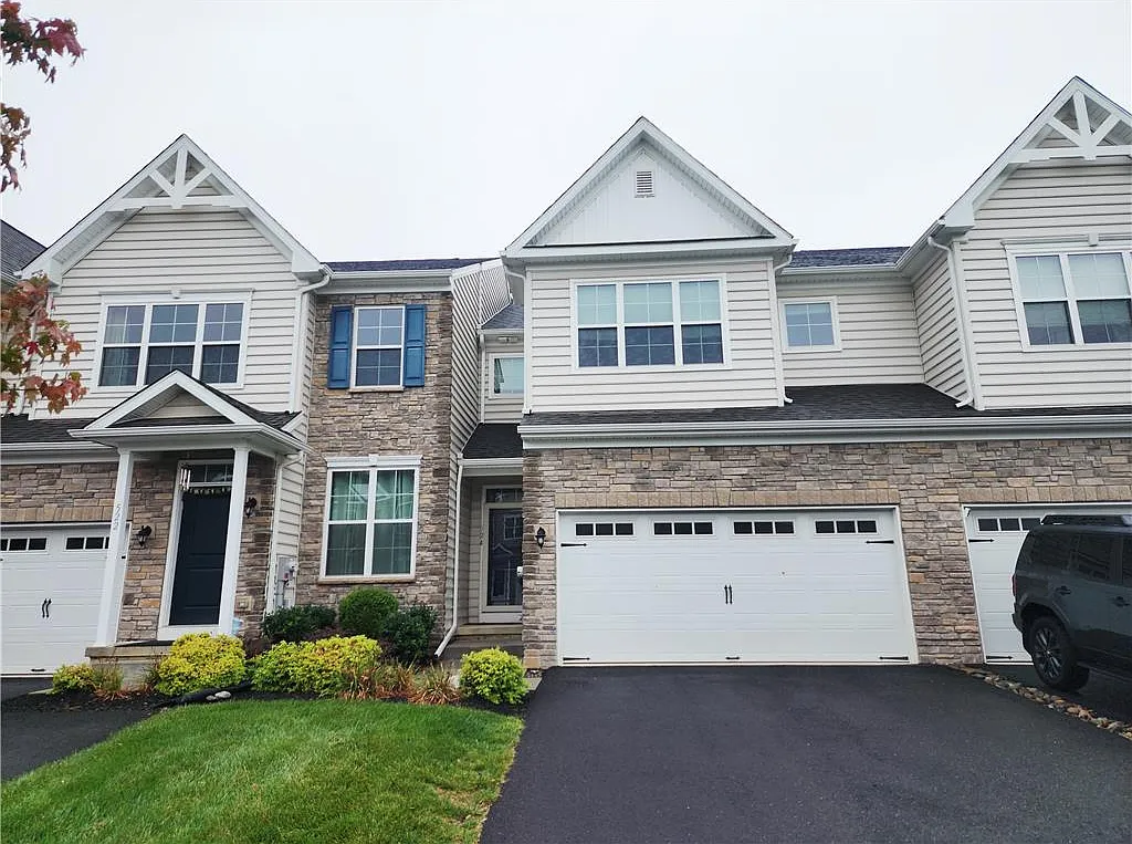 3 bed, 2.5 bath, 2022 sqft, $2,800 — Photo 2