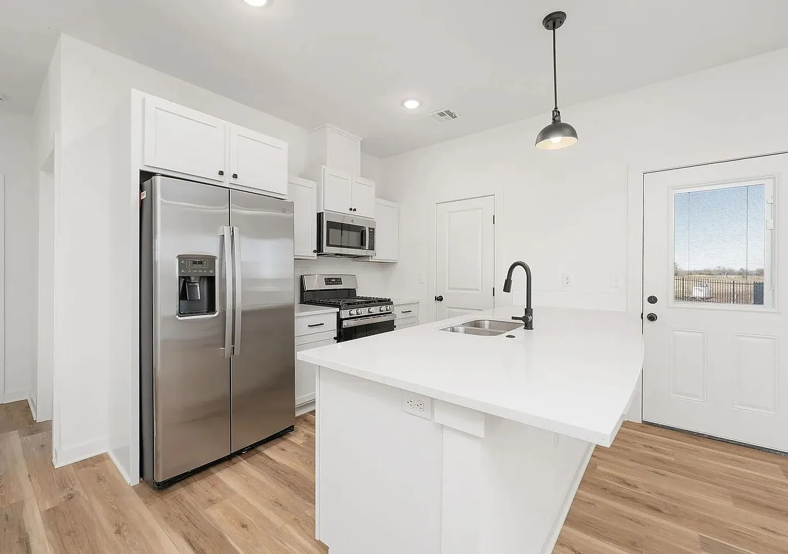 3 bedroom 2 Bathroom in Goddard, Ks — Photo 3