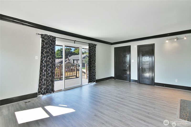 4th image of 328 NE 52nd Street