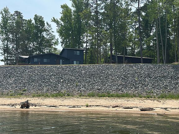 4th image of 476 Strawberry Ln