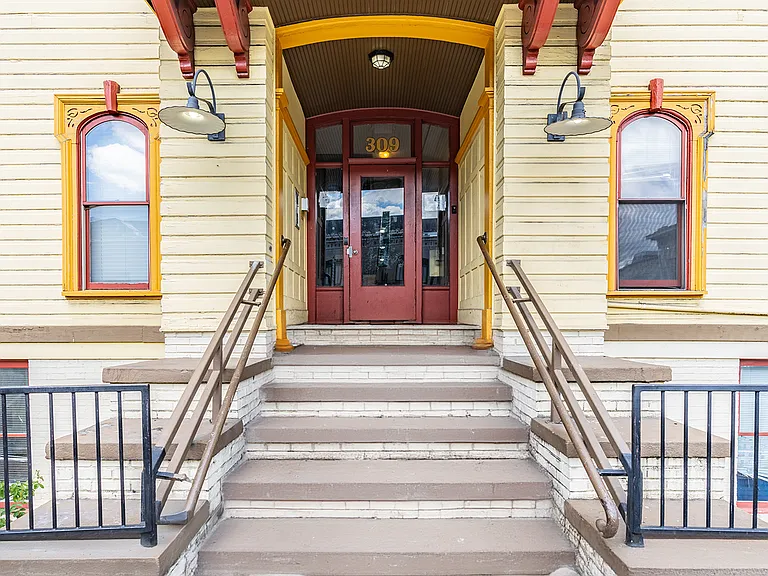 Rialto Apartments Historic Charm Meet Attainable Urban Living — Photo 24