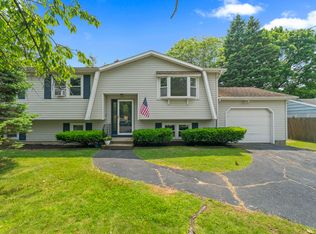 17 Chelsea Cir, Milford, CT 06460