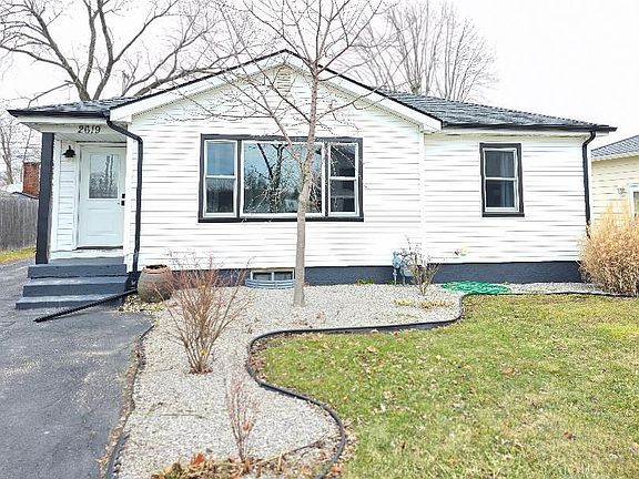 2nd image of 2619 Pixley Ave