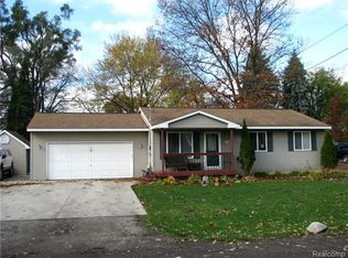 45 Myrick Ave, White Lake, MI 48386