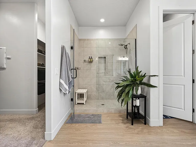 111 N Black Canyon Ave — Photo 8