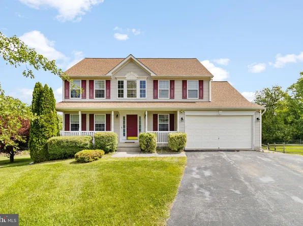 40 Devereaux Terrace Ct, Falling Waters, WV 25419