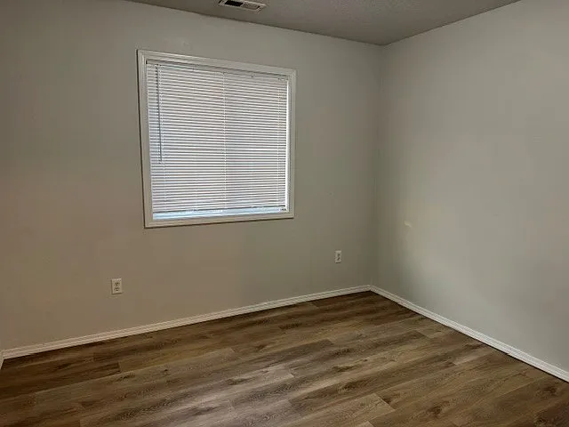320 S Holly St — Photo 13