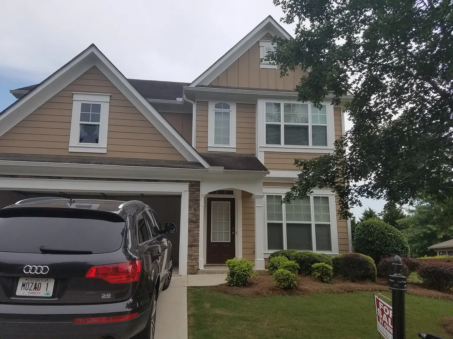 4 bed, 2.5 bath, 2493 sqft, $2,500 — Photo 1