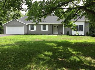 12 Crestview Dr, Pittsford, NY 14534