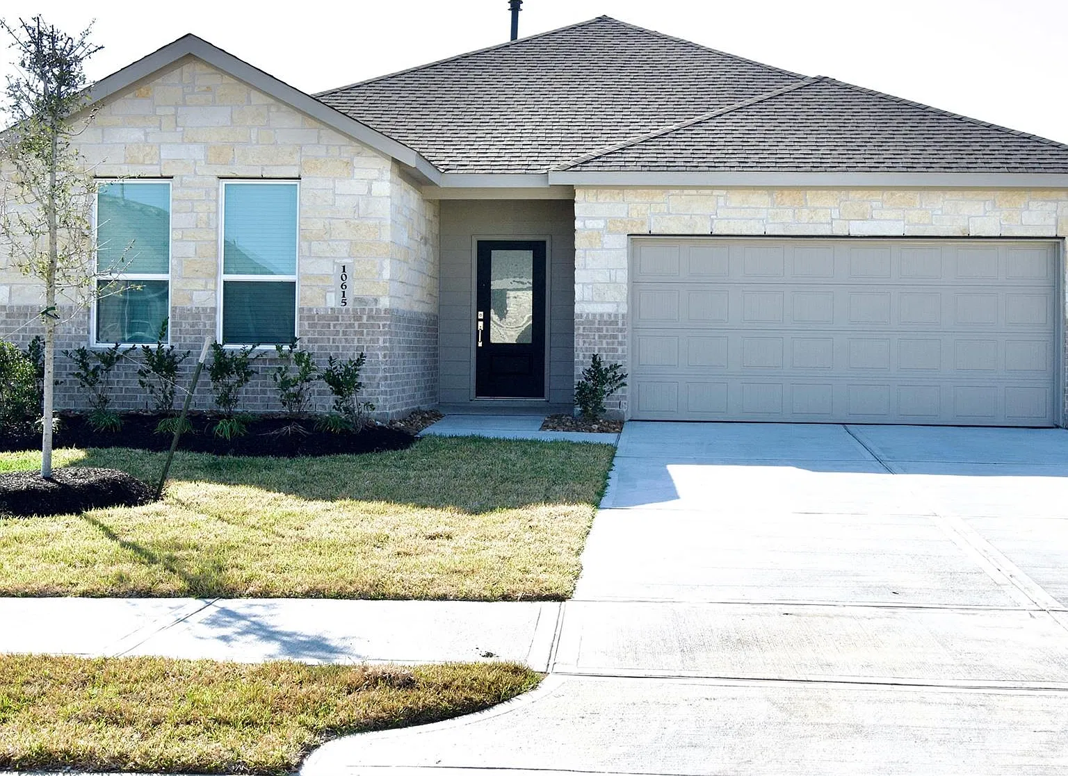 3 bed, 2.0 bath, 1826 sqft, $1,950 — Photo 1
