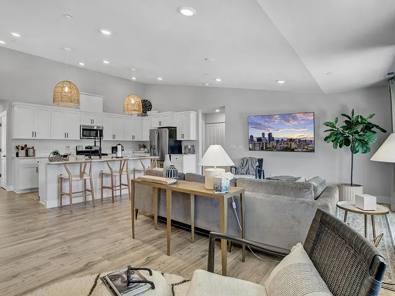 16625 SW Botany Bay Ln — Photo 3
