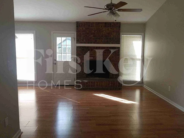 430 Citadel St — Photo 3