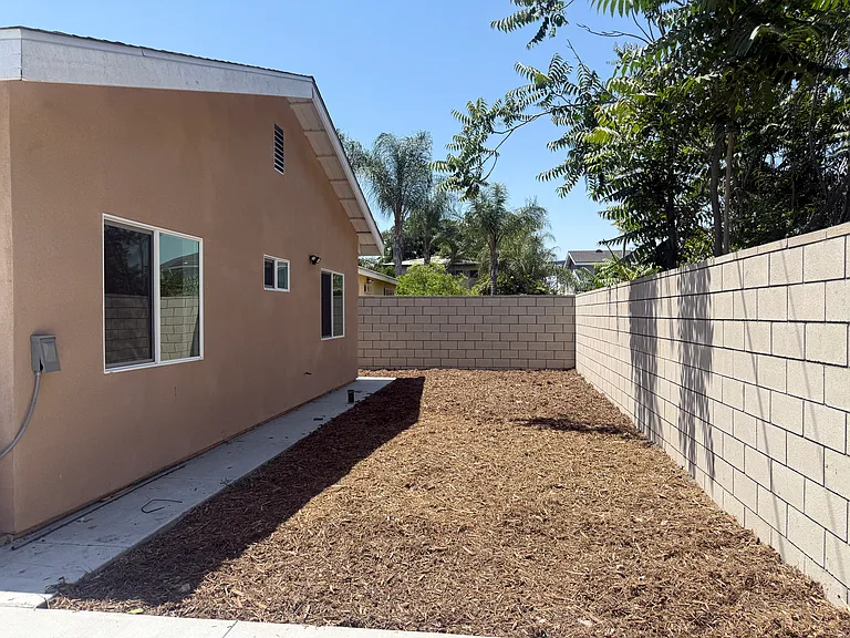 3047 Frazier St #B — Photo 10